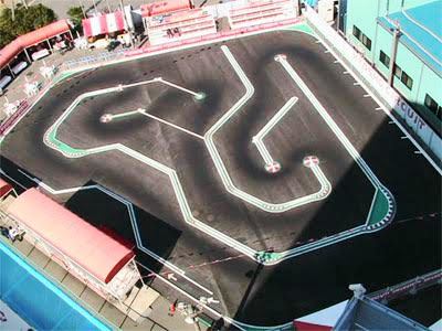 京商サーキットでRCカーを走らせてみよう