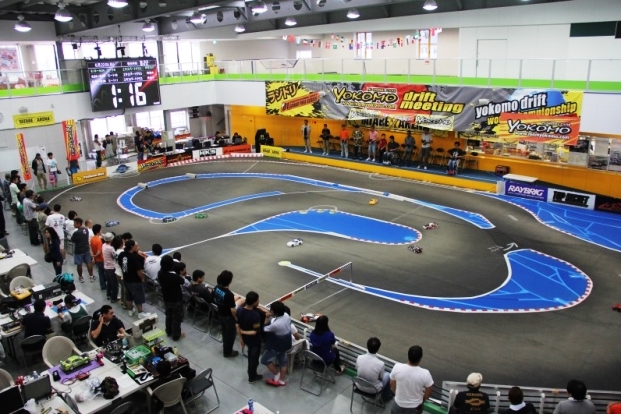 【谷田部アリーナ】世界最大級の電動RCカーサーキット