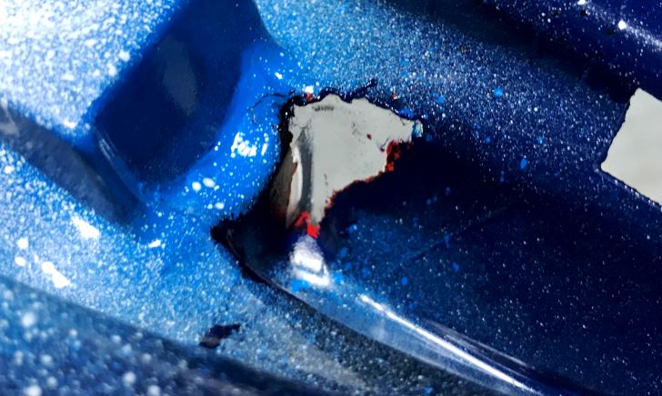RCカーのボディ塗装の補修を失敗した実例