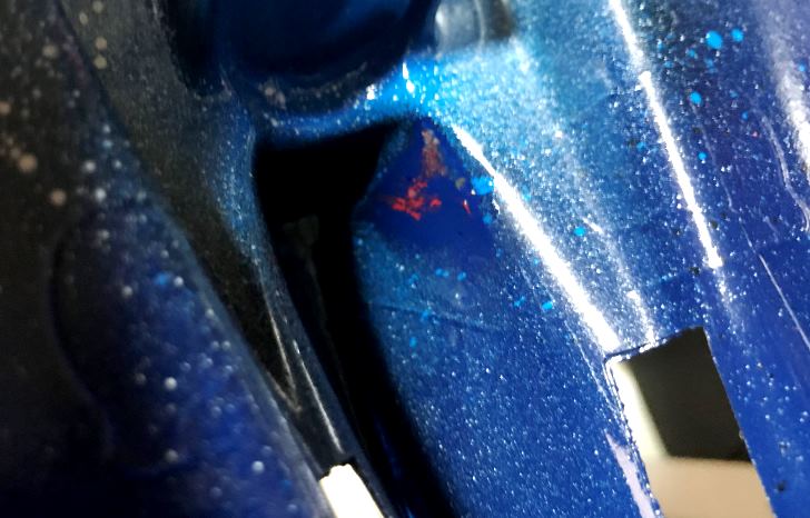RCカーのボディ塗装の補修を失敗した実例